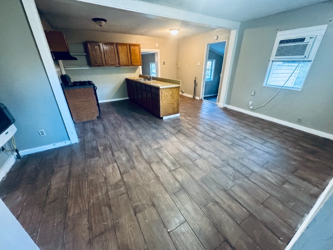 Building Photo - 889 Baker Rd