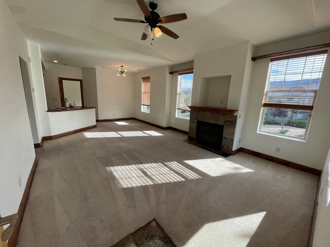 Building Photo - Foxpointe Condo