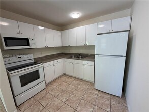 Building Photo - 4801 SW 18th St