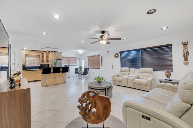 Foto del edificio - 11685 Canal Dr