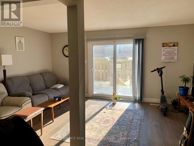 Building Photo - 775 Osgoode Dr