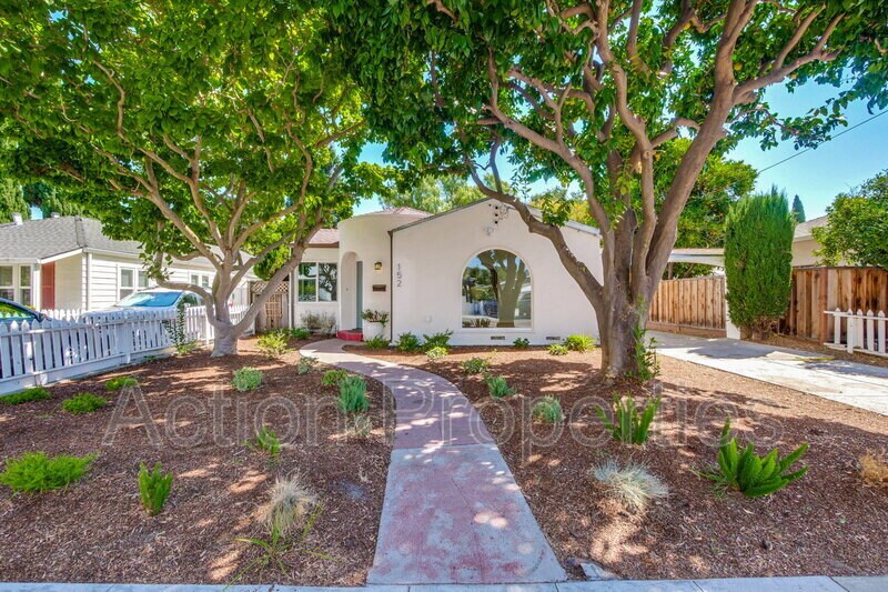 Foto principal - 152 S Bayview Ave