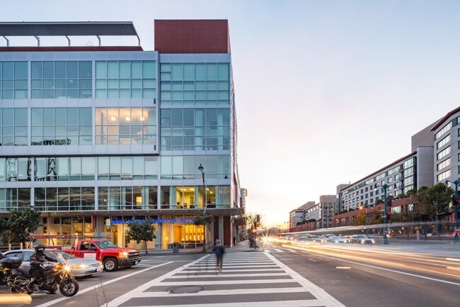 Building Photo - The Glassworks