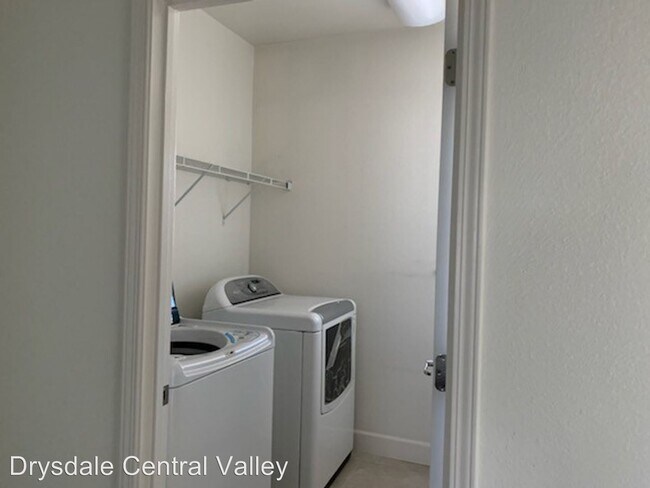 Foto del edificio - 5 br, 3.5 bath House - 4970 Trescott Ct.