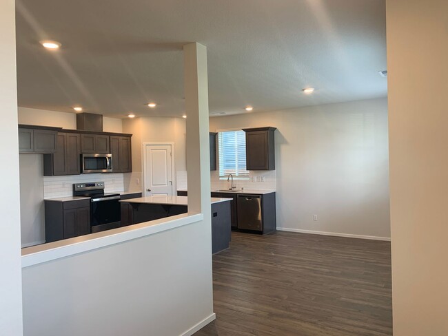 Foto del edificio - BRAND NEW 4 BED/2.5 BATH HOME! MOVE IN NOW...