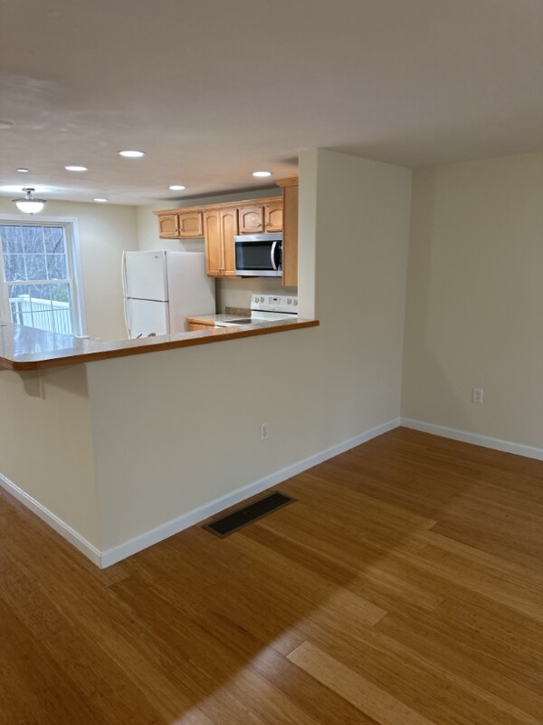 5 Cardigan Ct, Tilton, NH 03276 Townhome Rentals in Tilton NH