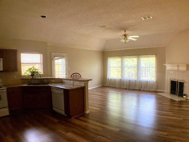 Foto del edificio - 4806 Redwood Dr