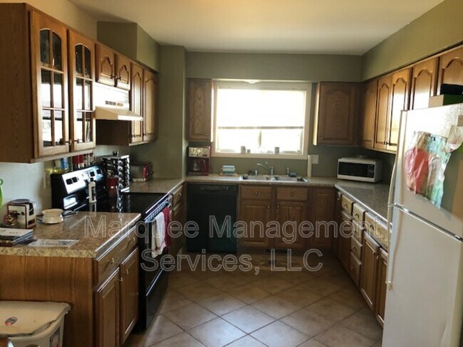 Foto del edificio - Montana Avenue (2220-2222) - 2220