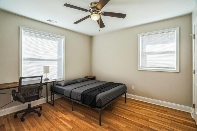 Foto del edificio - Stylish, Newly-Renovated Home in Raleigh with Great Location!