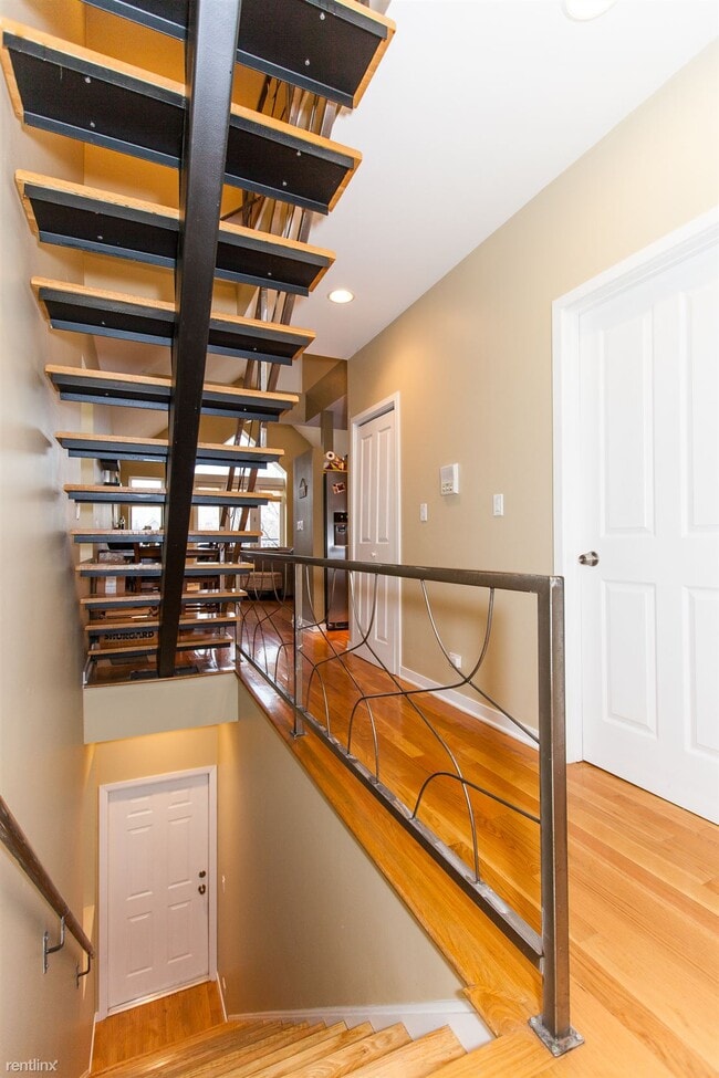 Building Photo - 2 br, 2 bath Condo - 928 N Wood St