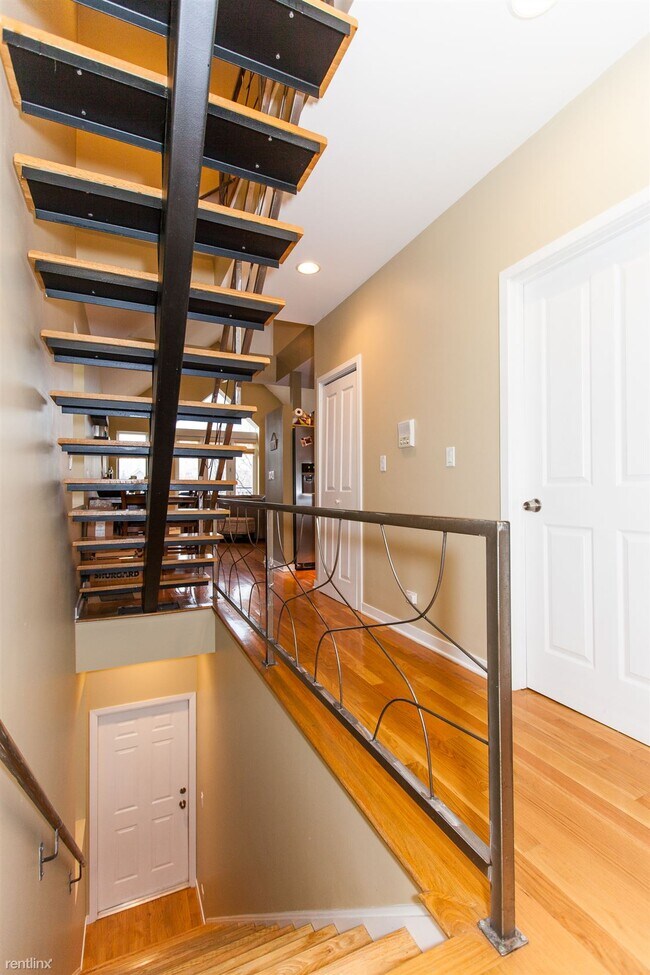 Foto del edificio - 2 br, 2 bath Condo - 928 N Wood St