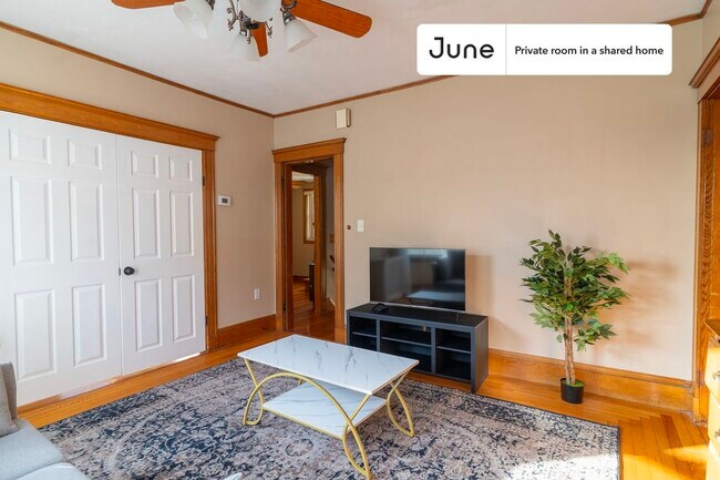 Foto del edificio - Room in Shared 5 bed/2 bath home