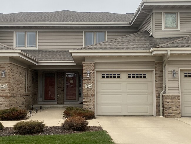 Building Photo - 206 Meadowside Dr