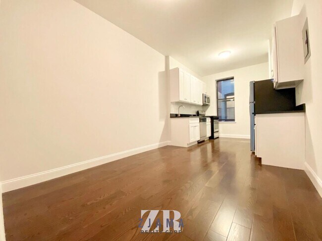 Foto del edificio - 792 Park Pl