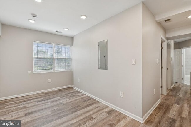 Building Photo - 430 Condon Terrace SE