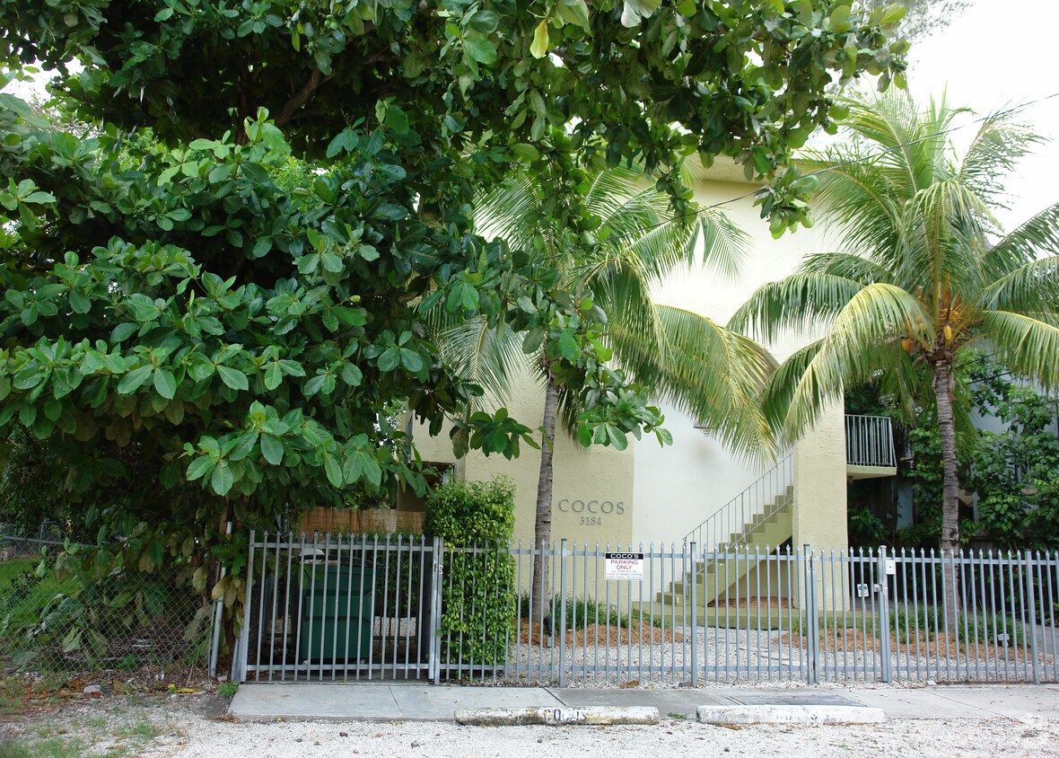 Building Photo - 3184 SW 27th Ave