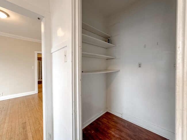 Building Photo - 4404 N Winchester Ave