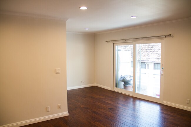 Building Photo - 808 2nd St