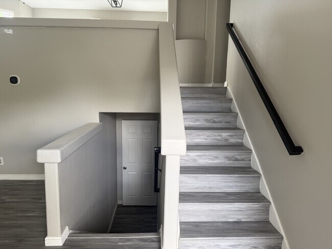 Building Photo - 461 E 740 N