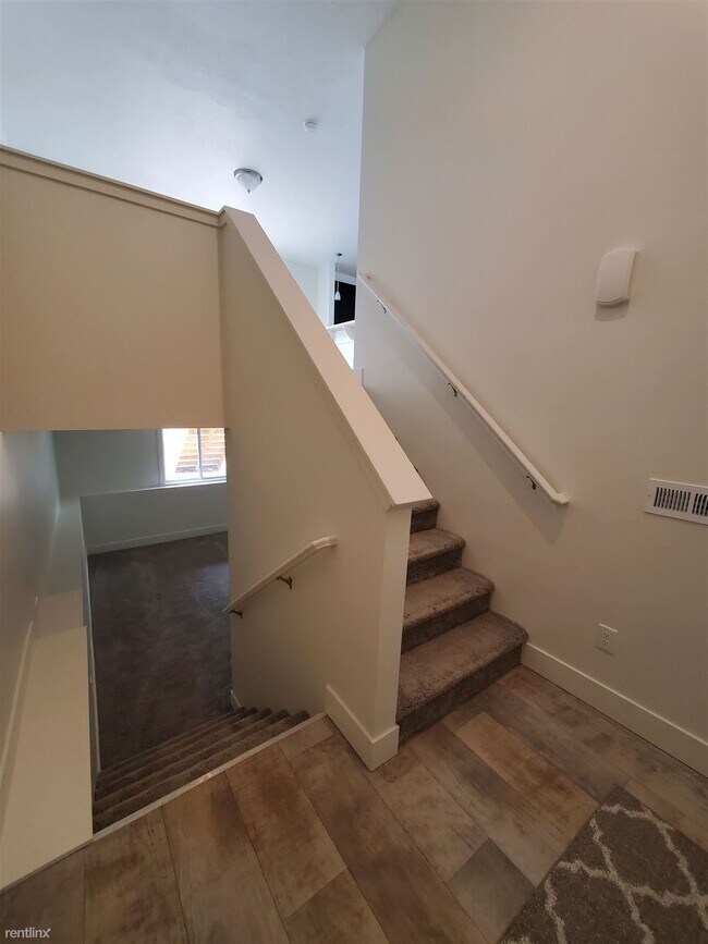 Building Photo - 3 br, 2 bath House - 1215 Chapel Hill Dr