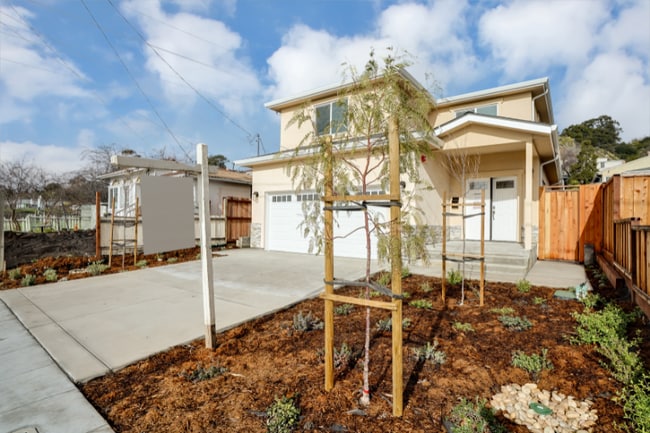 Building Photo - 25106 Belmont Ave