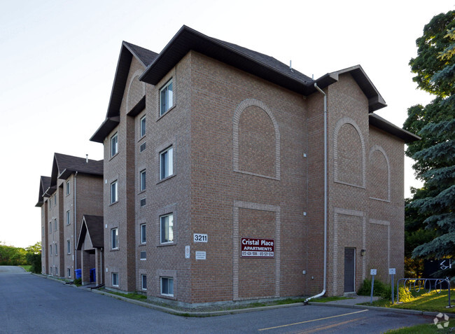 Photo du bâtiment - Christal Place Apartments