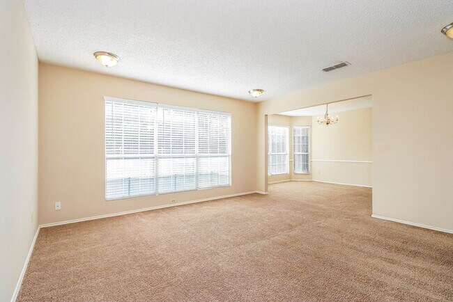 Foto del edificio - 3205 Roddy Dr