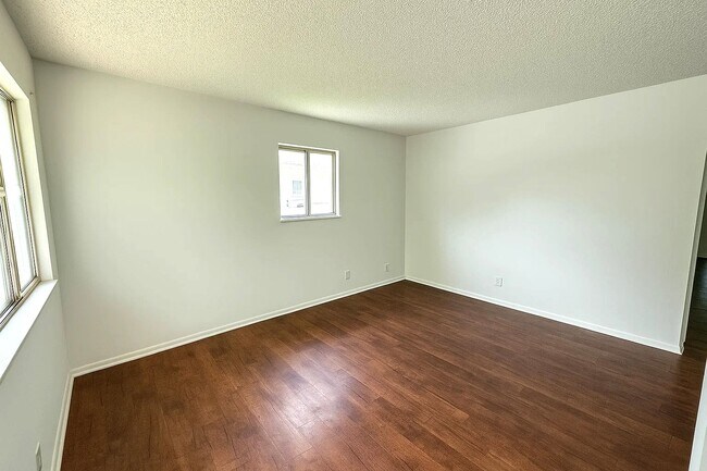 Foto del edificio - 2194 N Riley Ave