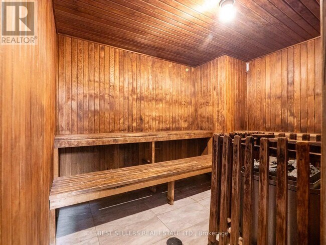 Photo du bâtiment - 3650 Kaneff Crescent