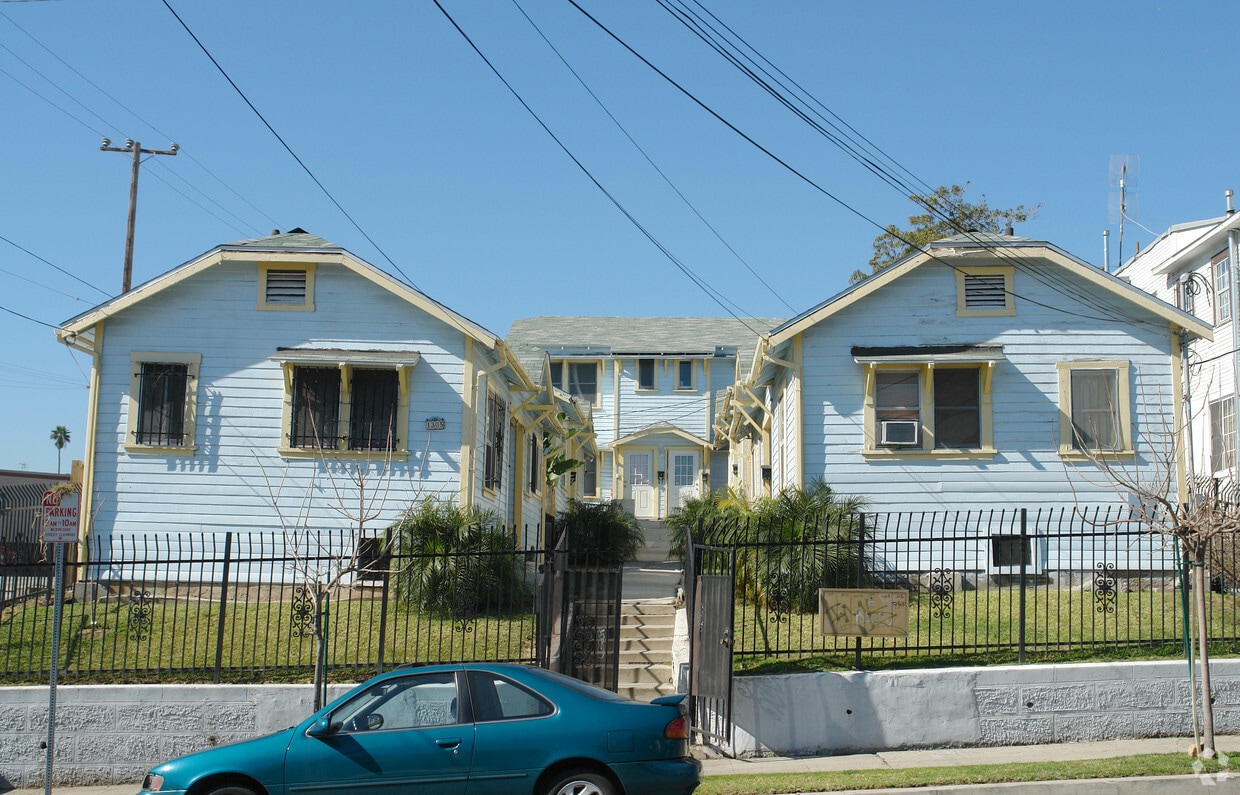 Building Photo - 1305-1307 1/2 Talmadge St