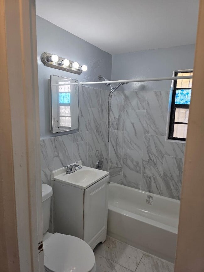 Building Photo - 91 NE 2nd Ave