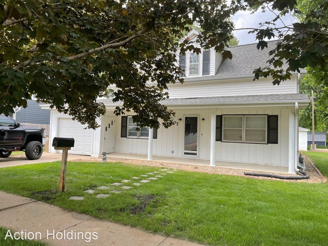 Primary Photo - 4 br, 3 bath House - 207 O St