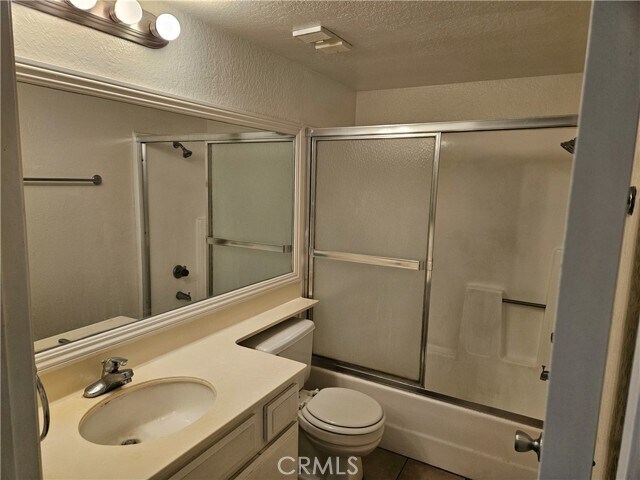 Foto del edificio - 22700 Lakeway Dr