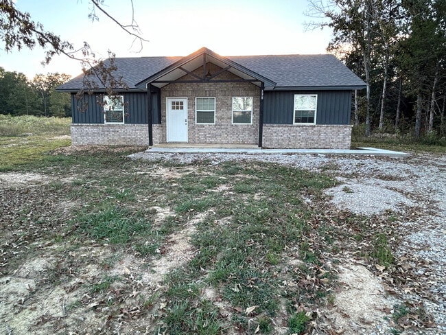 Building Photo - 198 Rustic Ln