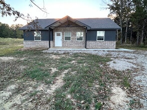 Building Photo - 198 Rustic Ln