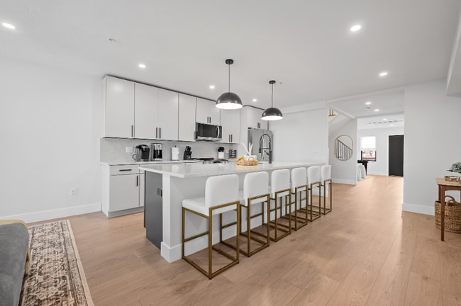 Building Photo - 416 Main St