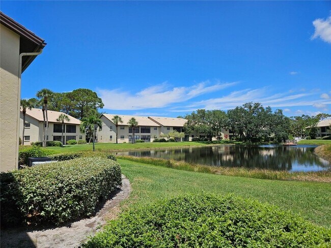 Foto del edificio - 255 Mission Trail S
