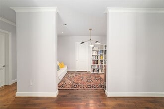 Building Photo - 2221 Welch St