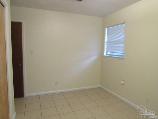 Building Photo - 4965 Catalina Cir