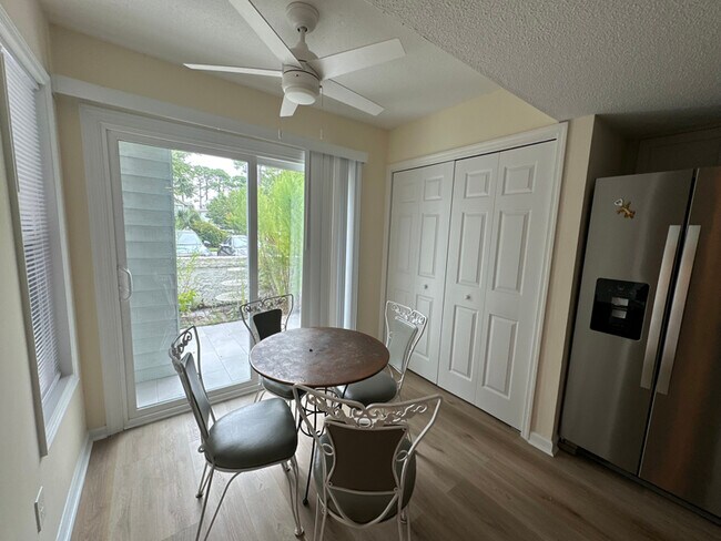 Foto del edificio - 16 Shadow Moss Pl