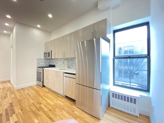 Building Photo - 1116 Manhattan Ave