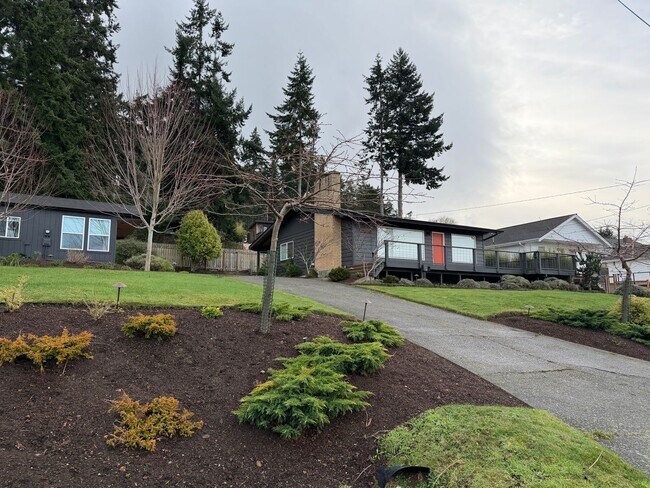 Foto del edificio - Rare Find with Main House and Fully Equipped ADU!