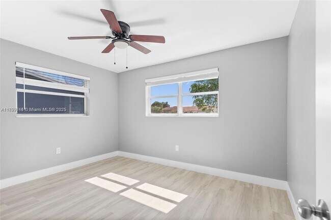 Foto del edificio - 7773 Coral Blvd