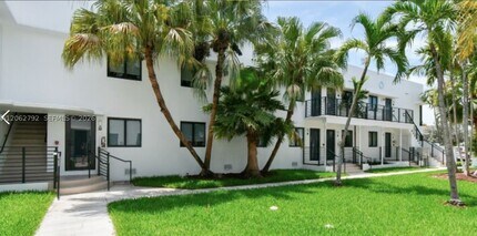 Building Photo - 110 Bay Dr E