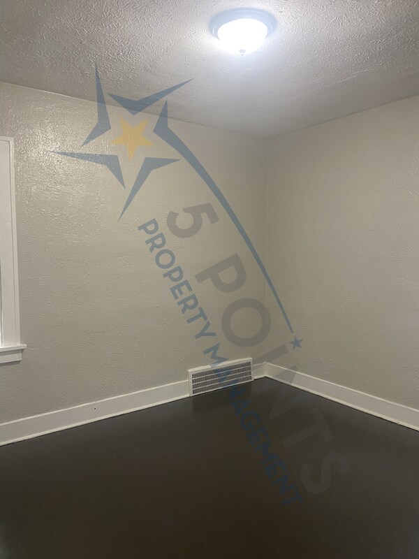 Foto del edificio - 983 E 128th St