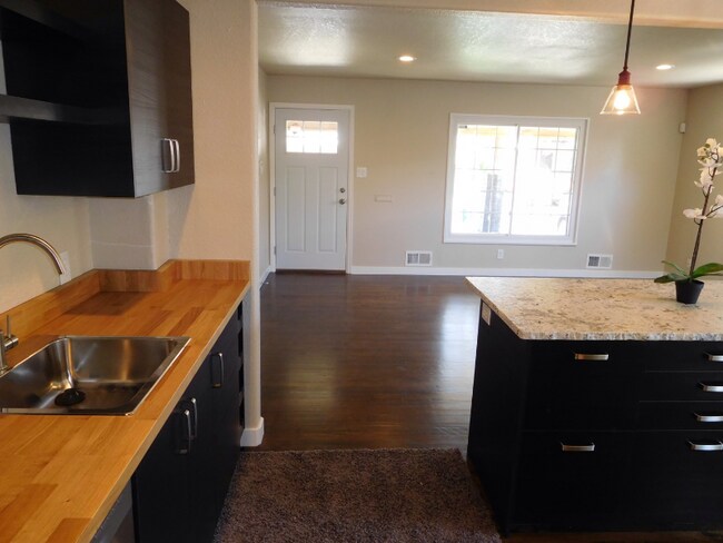 Photo - 1399 Scranton St House