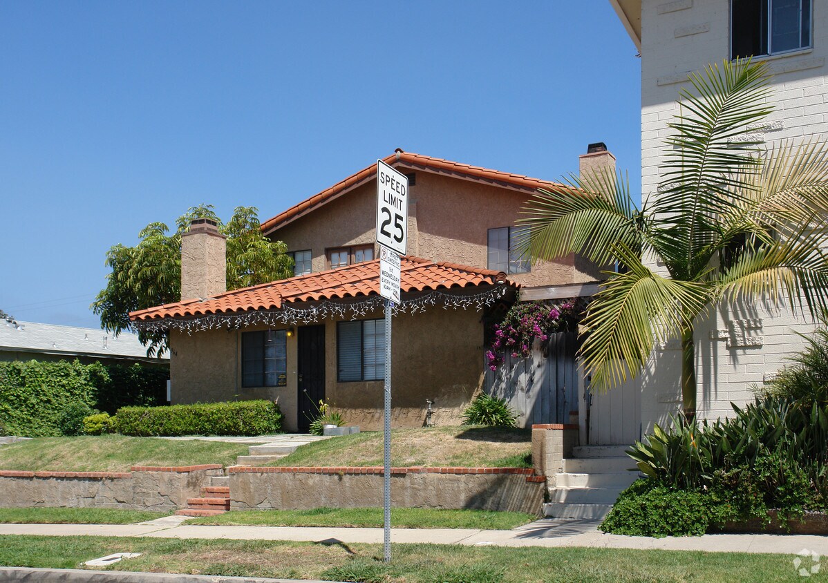 Building Photo - 964 Opal St