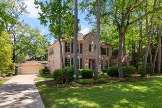 Building Photo - 10 Scenic Mill Pl