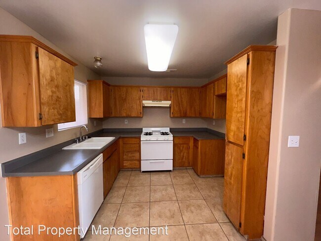Building Photo - 3 br, 2 bath House - 2027 Cochran Ave