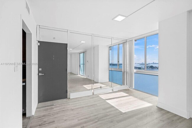 Foto del edificio - 3301 NE 5th Ave